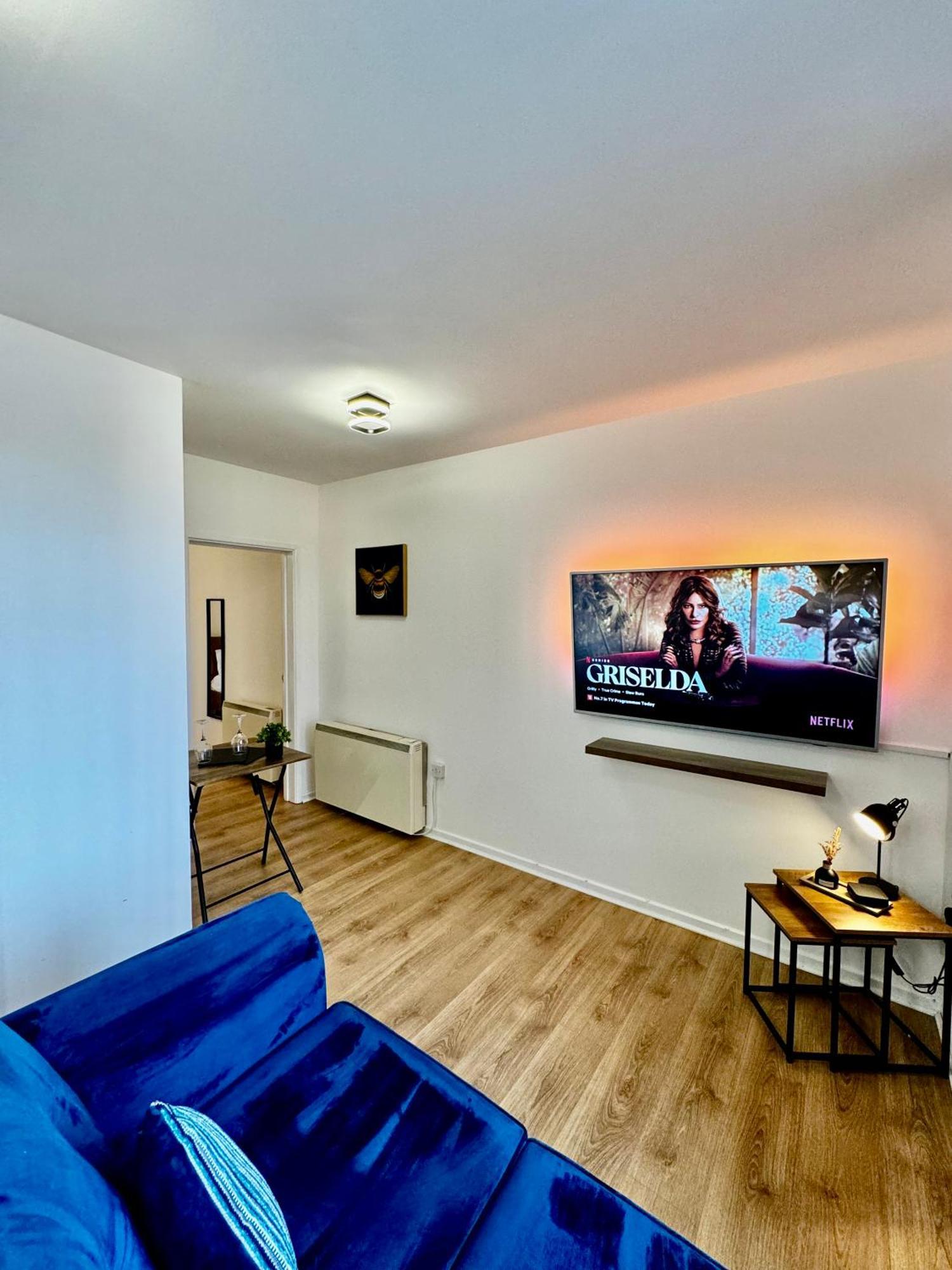 Rnm - Business Professional & Top Choice, Private Access & Entire Place, Kitchen & Washroom With Amenities, Smart Tv, Easy Access, Fast Wifi, Parking Nearby, Great Transport Links Halesowen Exterior foto